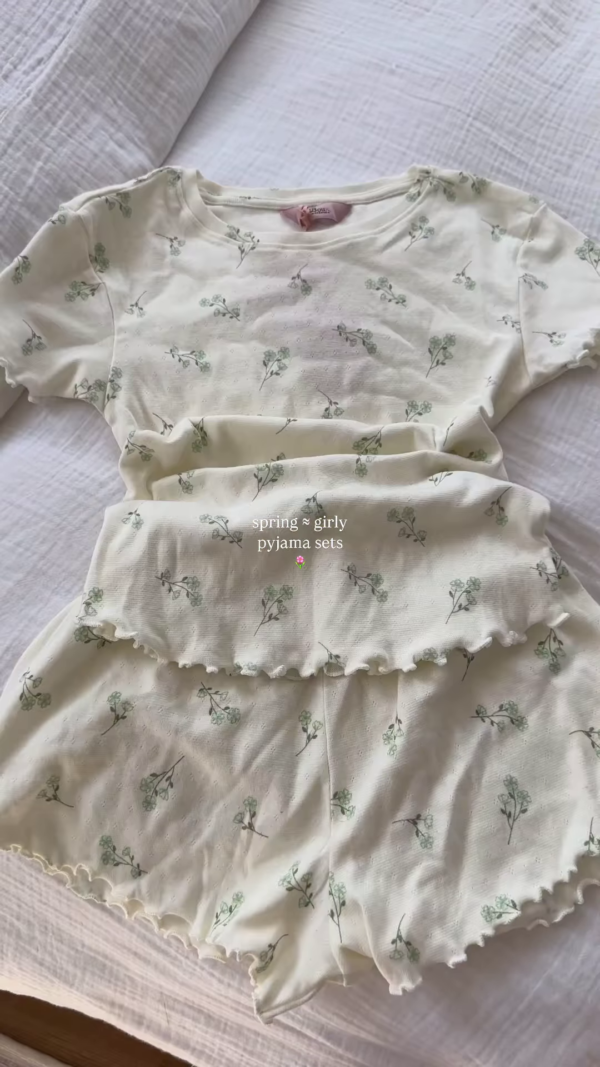 Soft Floral Print Women's Short Pajama Set with Ruffle Hem Details