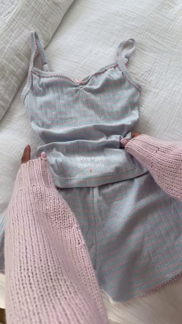 Soft Floral Print Women's Short Pajama Set with Ruffle Hem Details - Image 2