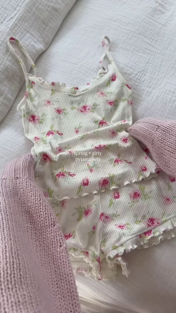 Soft Floral Print Women's Short Pajama Set with Ruffle Hem Details - Image 3