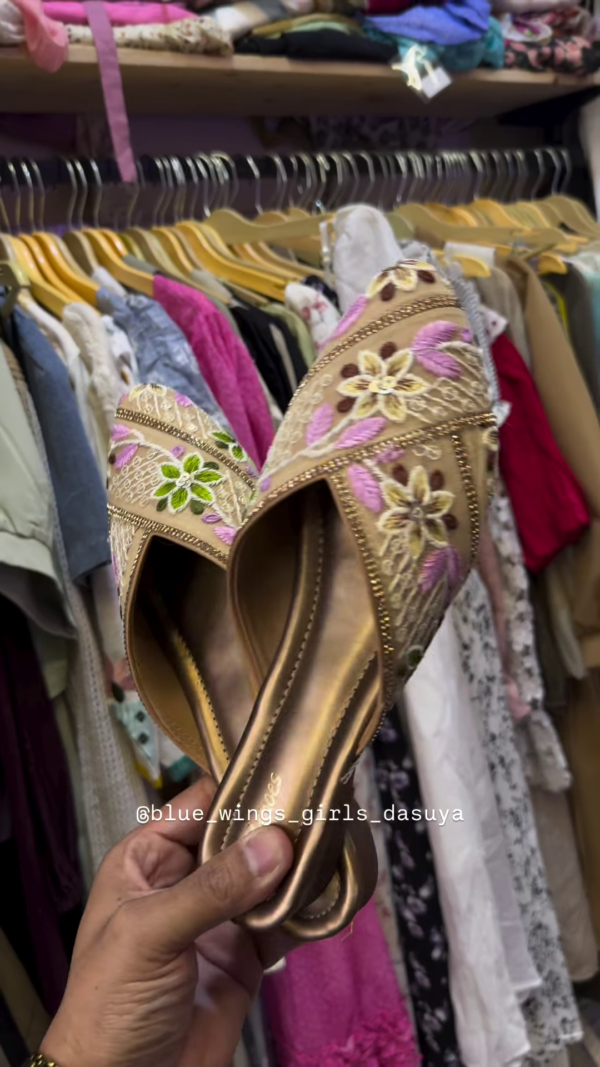 Elegant Embroidered Khussa Shoes for Women with Floral and Paisley Motifs - Image 2