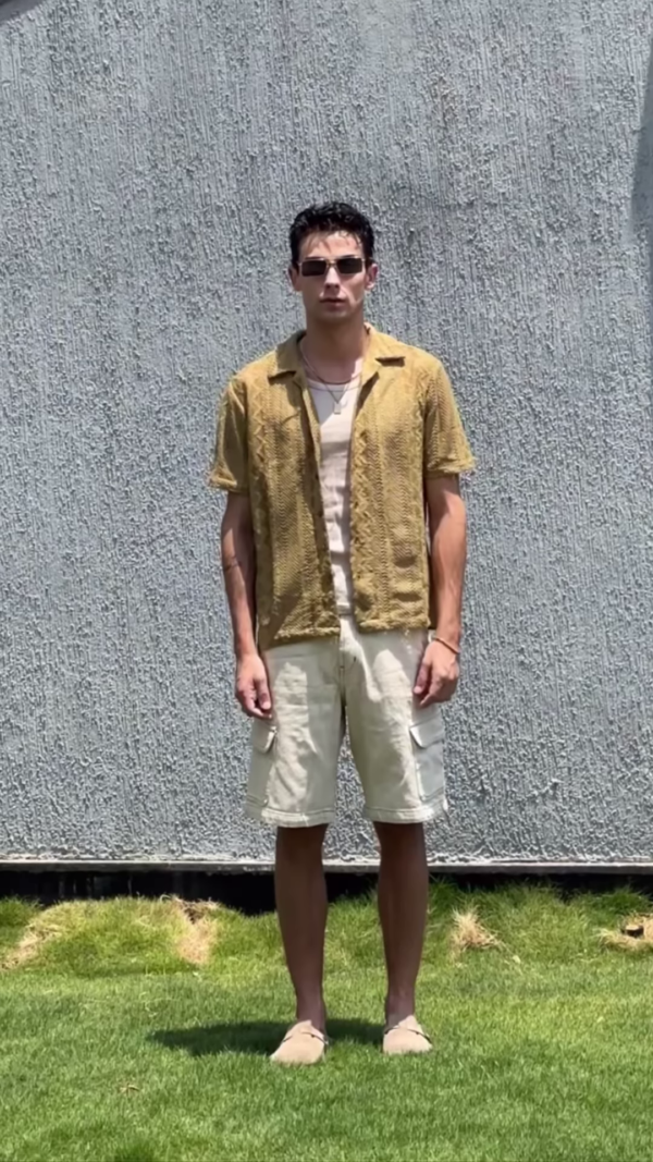 Stylish Men's Short-Sleeved Camp Collar Shirt with Abstract Print and Pleated Trousers - Image 2