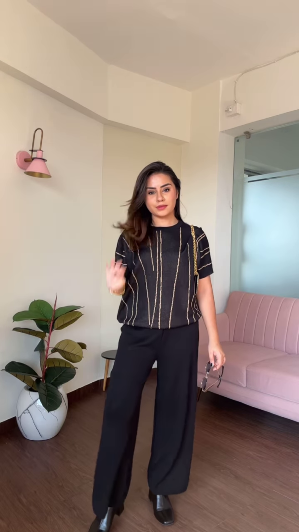 Chic Knit Co-ord Set with Vertical Stripe Detail and Wide-Leg Pants - Image 2