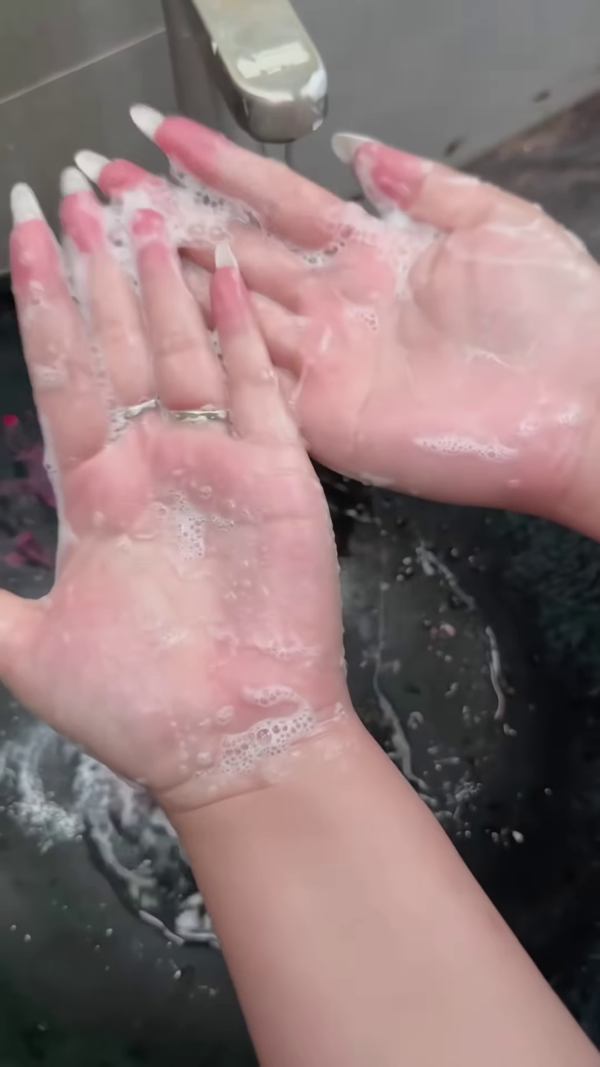 Convenient Disposable Paper Soap Sheets for Travel and On-the-Go Handwashing - Image 2