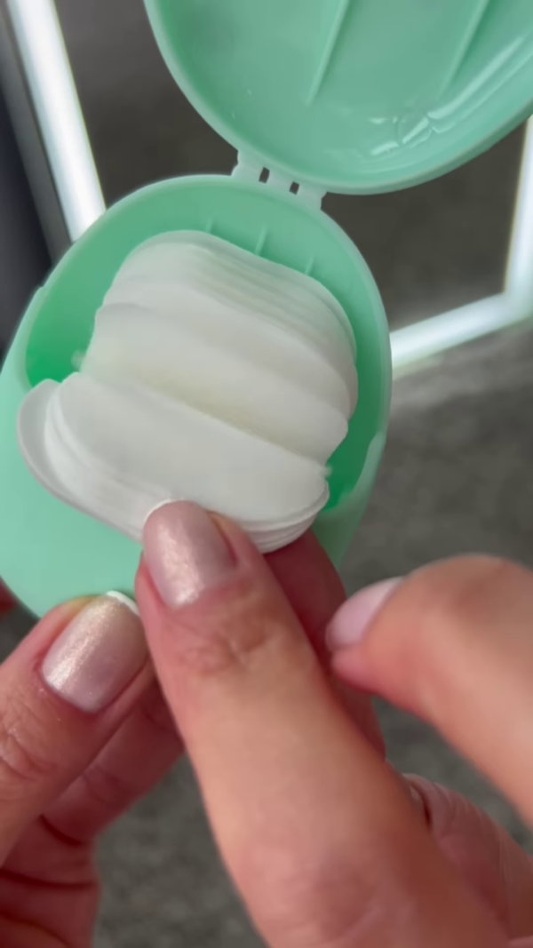 Convenient Disposable Paper Soap Sheets for Travel and On-the-Go Handwashing - Image 3