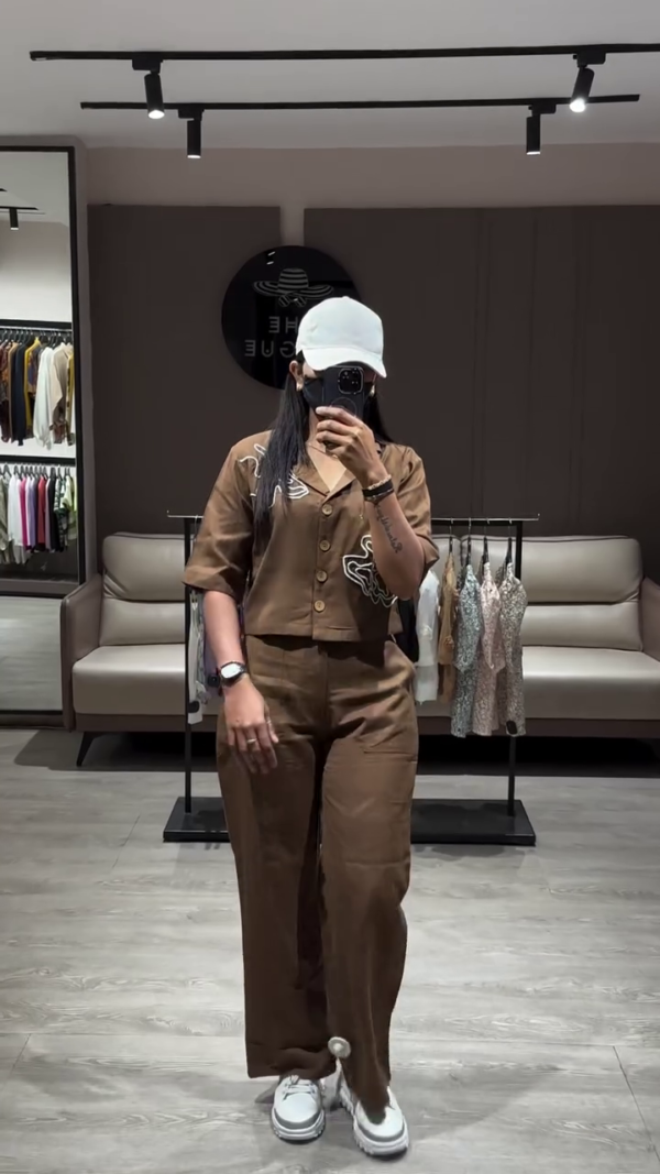 Relaxed Fit Linen Blend Two-Piece Set with Cropped Top and Wide-Leg Pants - Image 3
