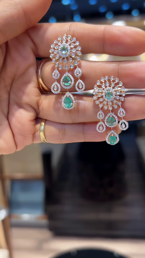 Exquisite Multi-Strand Diamond and Emerald Necklace in Gold Tone - Image 3