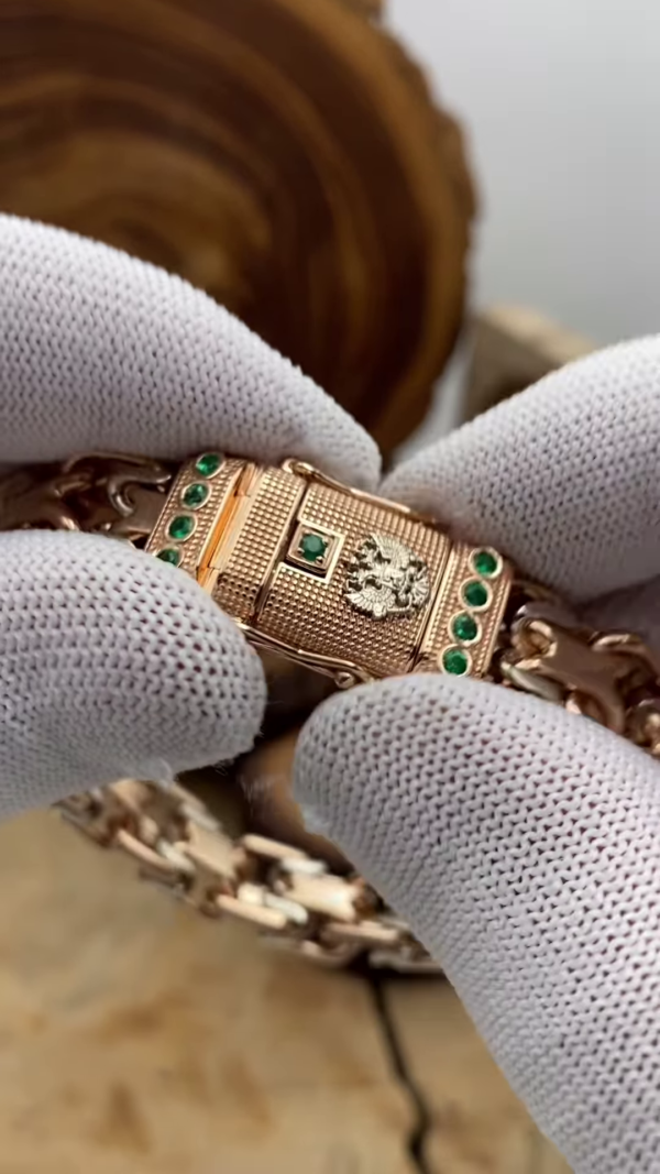 Bold Gold-Toned Link Bracelet with Unique Interlocking Design - Image 2