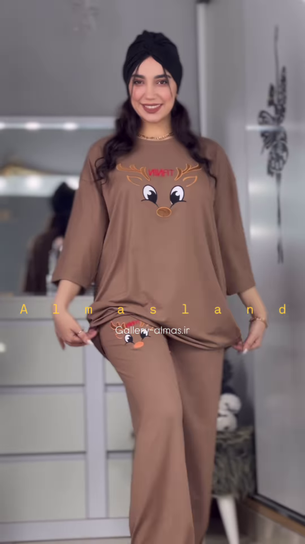 Cozy Reindeer Graphic Pajama Set with Long Sleeves and Pants - Image 9