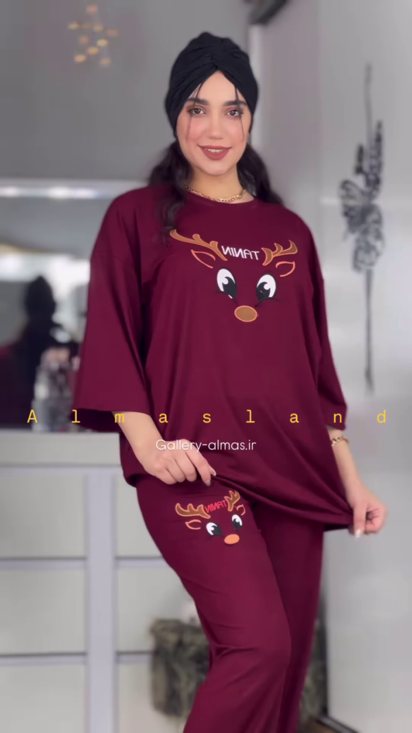 Cozy Reindeer Graphic Pajama Set with Long Sleeves and Pants