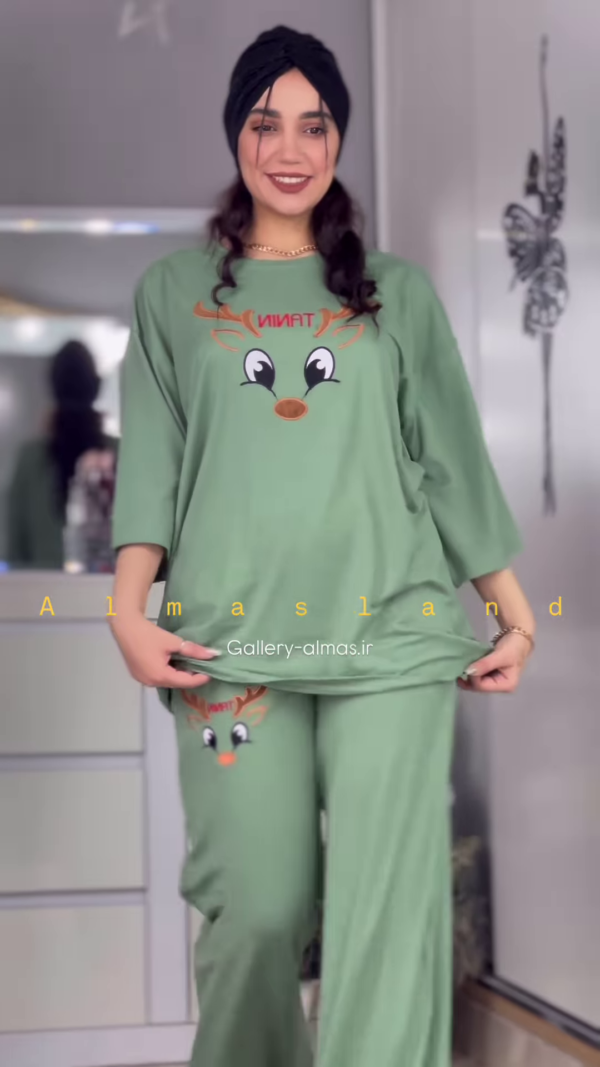 Cozy Reindeer Graphic Pajama Set with Long Sleeves and Pants - Image 8