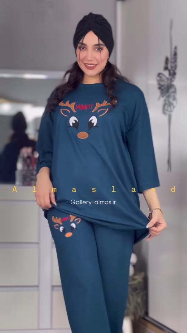 Cozy Reindeer Graphic Pajama Set with Long Sleeves and Pants - Image 7