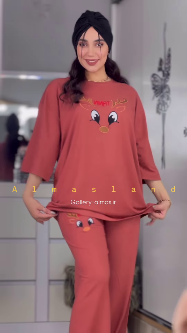 Cozy Reindeer Graphic Pajama Set with Long Sleeves and Pants - Image 6