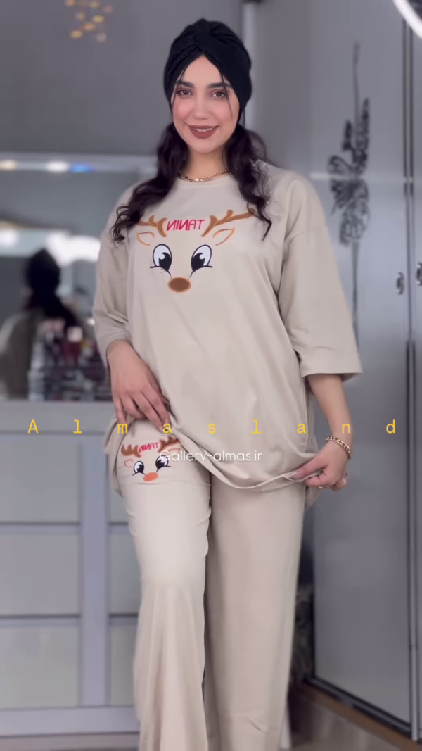 Cozy Reindeer Graphic Pajama Set with Long Sleeves and Pants - Image 4