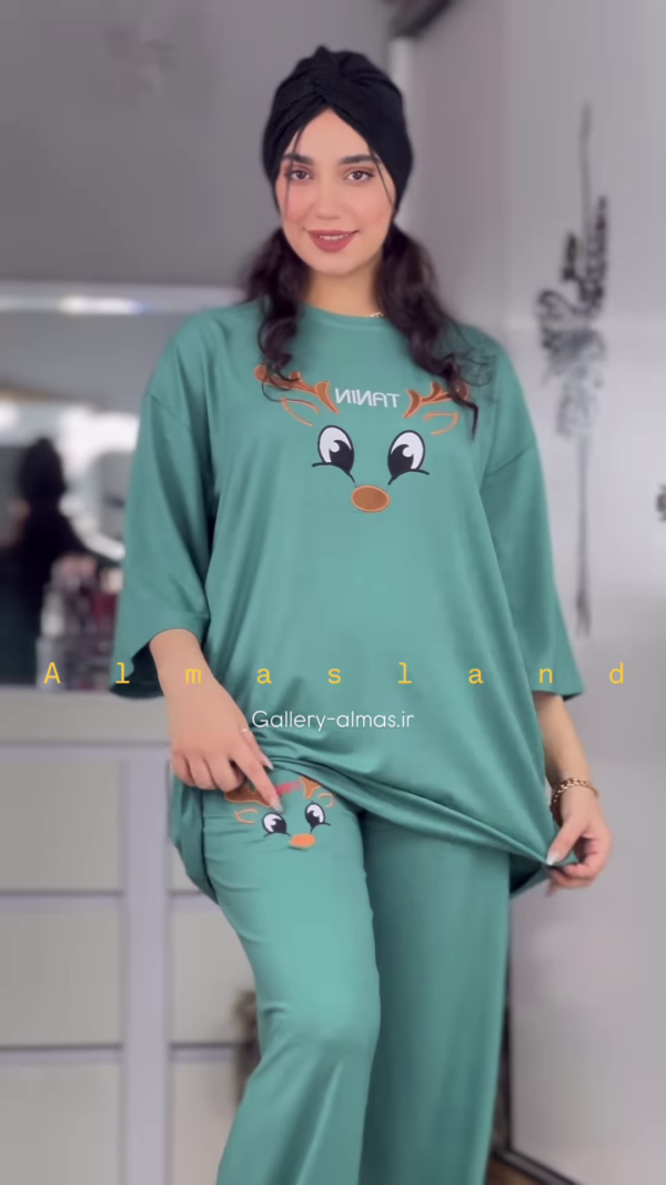 Cozy Reindeer Graphic Pajama Set with Long Sleeves and Pants - Image 3