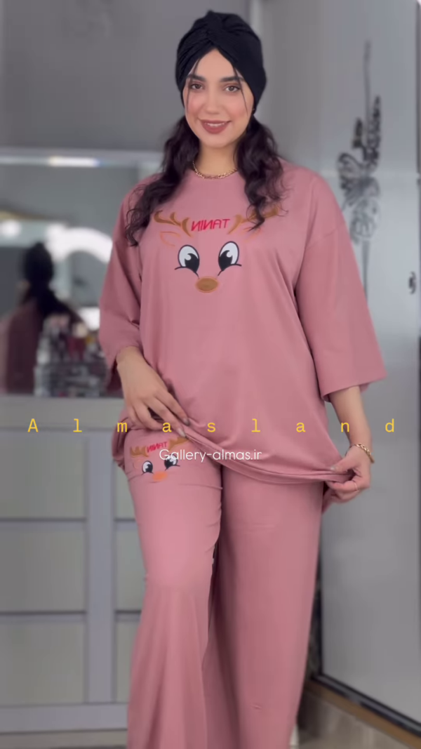 Cozy Reindeer Graphic Pajama Set with Long Sleeves and Pants - Image 2