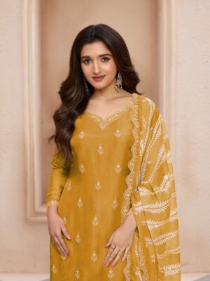 Golden Aura – Timeless Traditional Set