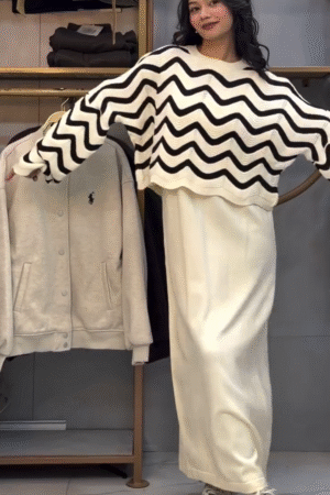 ✨Stylish Women’s Black & White Zigzag Pattern Oversized Winter Sweater With Cozy Warm Fabric✨