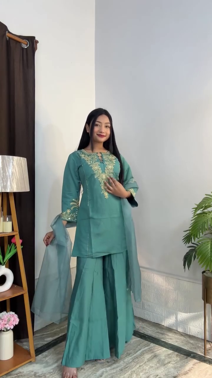 Elegant Black & Gold Embroidered Festive Kurta Palazzo Set with Sheer Border Dupatta โ Full Sleeve Ethnic Occasion Wear Ensemble ๐คโจ๐ - Image 4