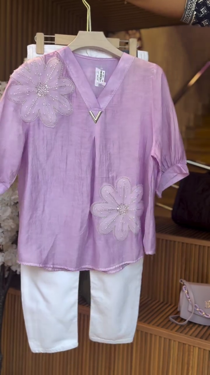 Soft Lilac V-Neck Floral Appliqué Half Sleeve Tunic Top with Decorative Metal Accent & White Straight Pants Co-Ord Set 💜🌸✨ - Image 4